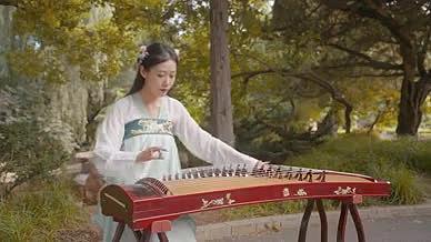 4K美女汉服弹奏古筝乐器视频的预览图